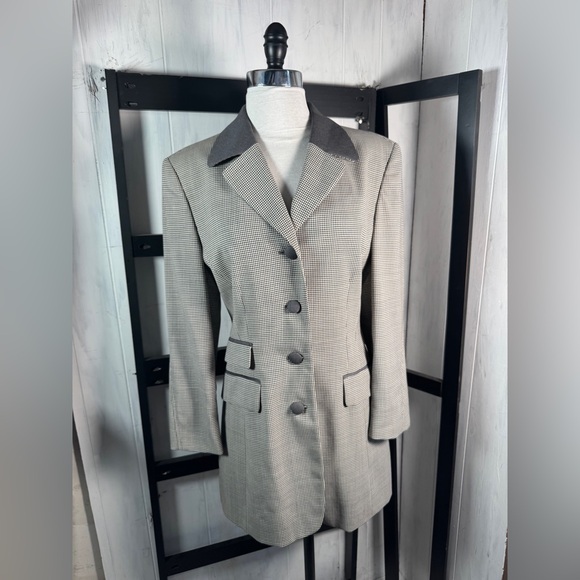AKRIS Houndstooth Wool Blazer size small perfect. Sophisticated sexy MINT!